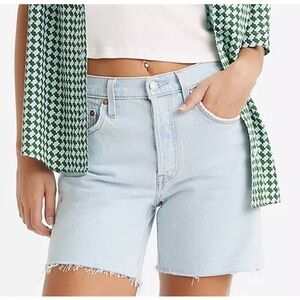 NWOT LEVI 501 MID THIGH WOMEN’S SHORTS